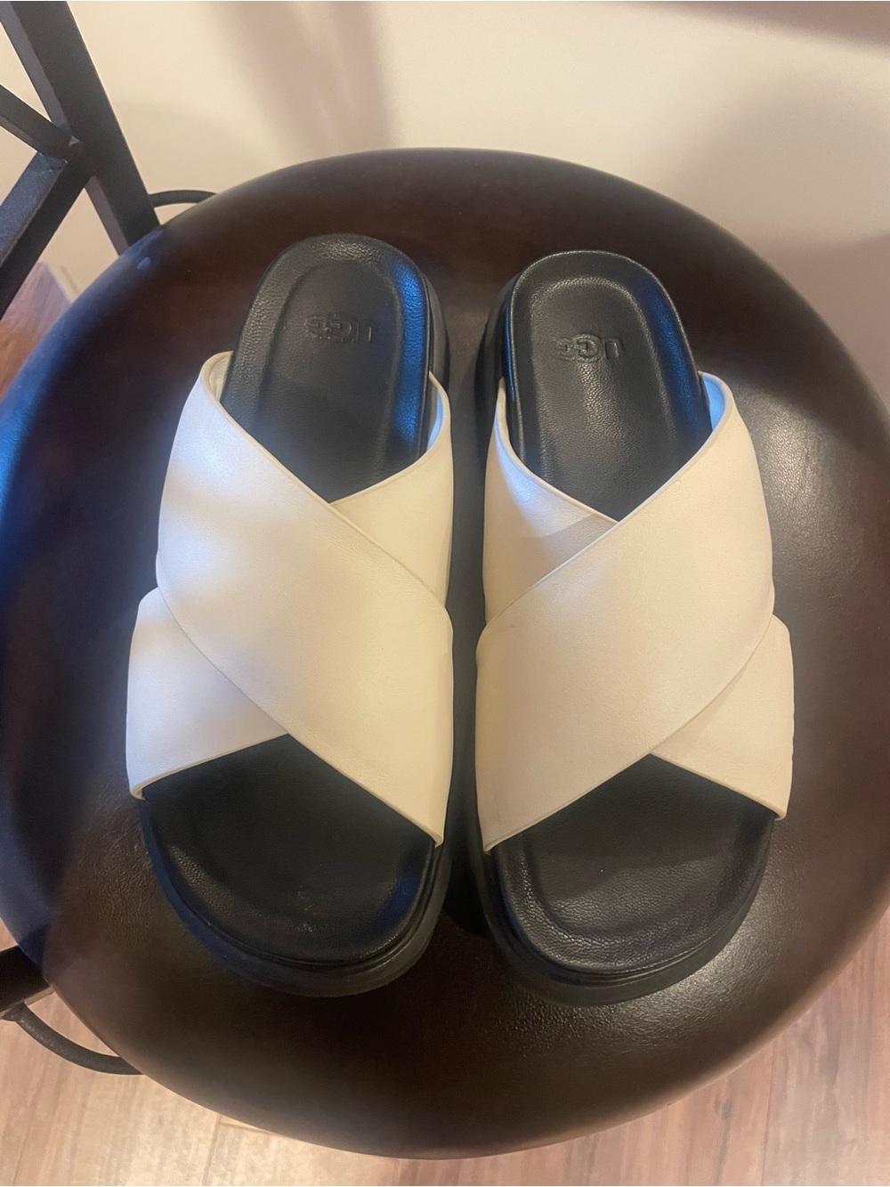 UGG Capitelle Crossband Slide